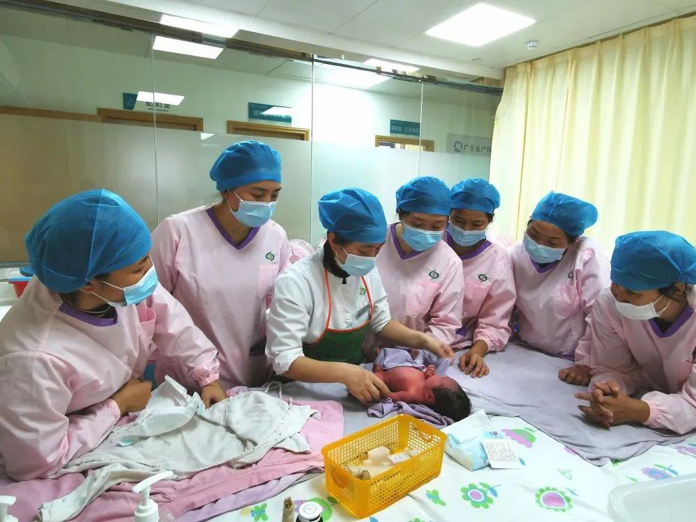 房县妇婴监护型护送